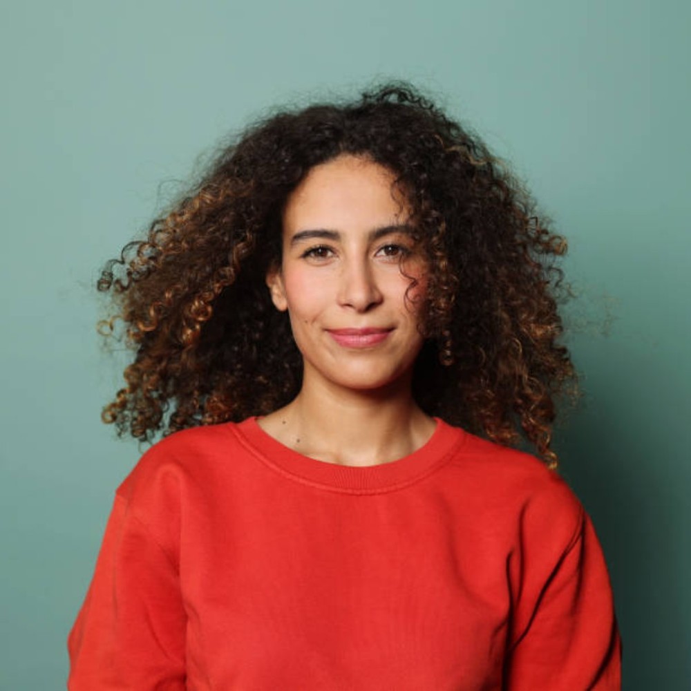 Meet your Posher, Adela